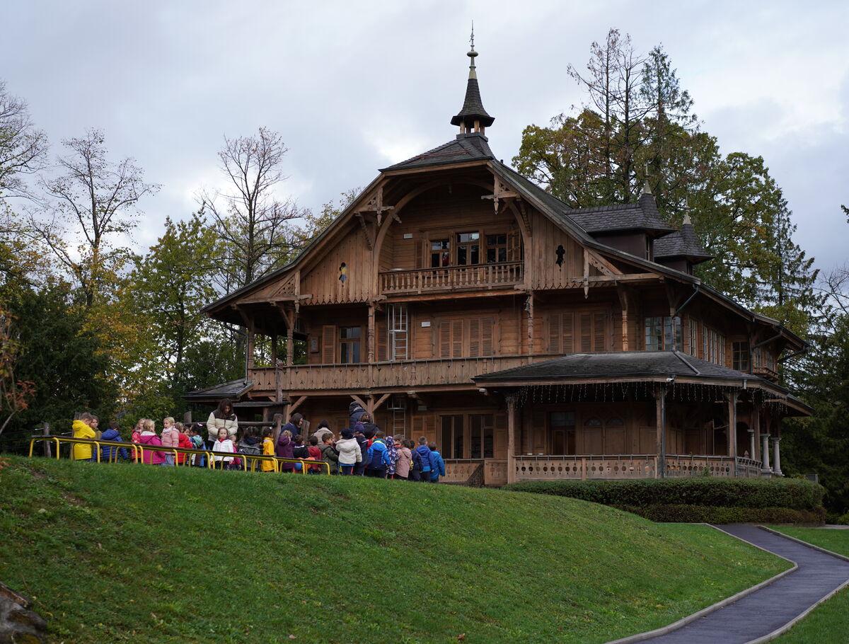 Montreux Primary Schools