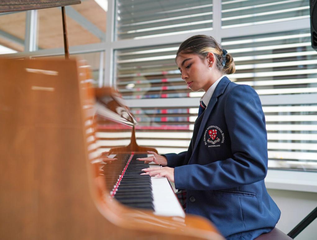 High School Diploma in Montreux