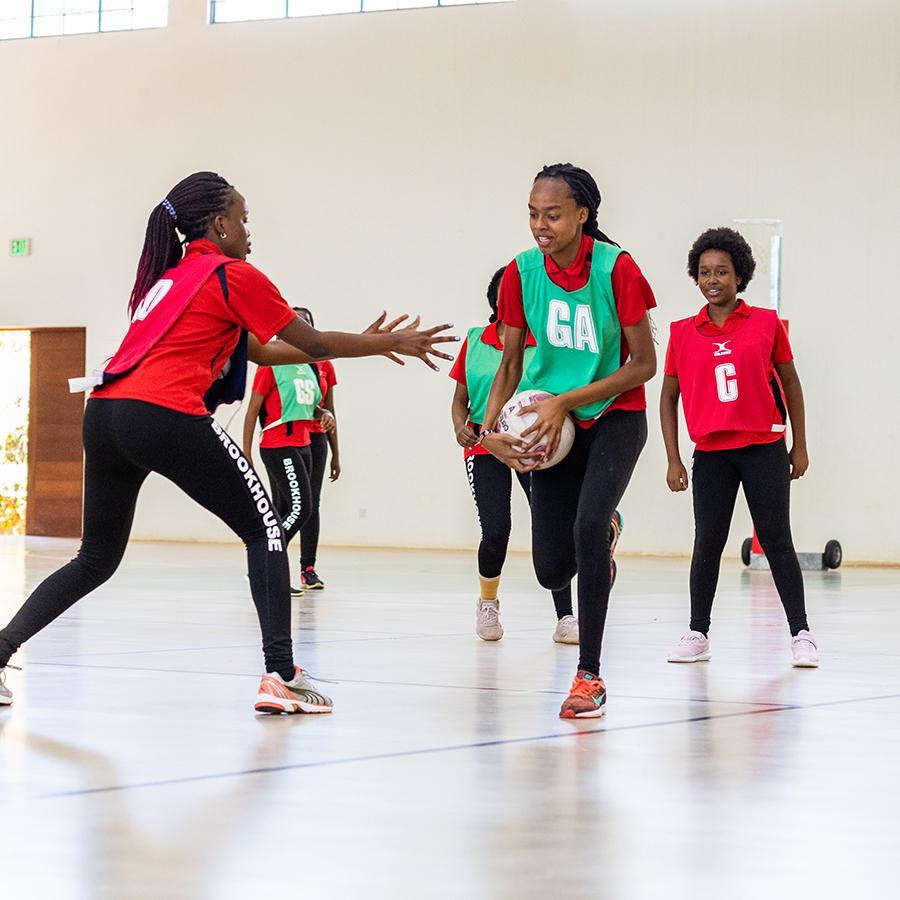 girls-netball-indoors
