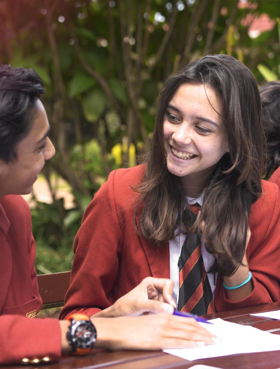 Brookhouse-Students-working-together