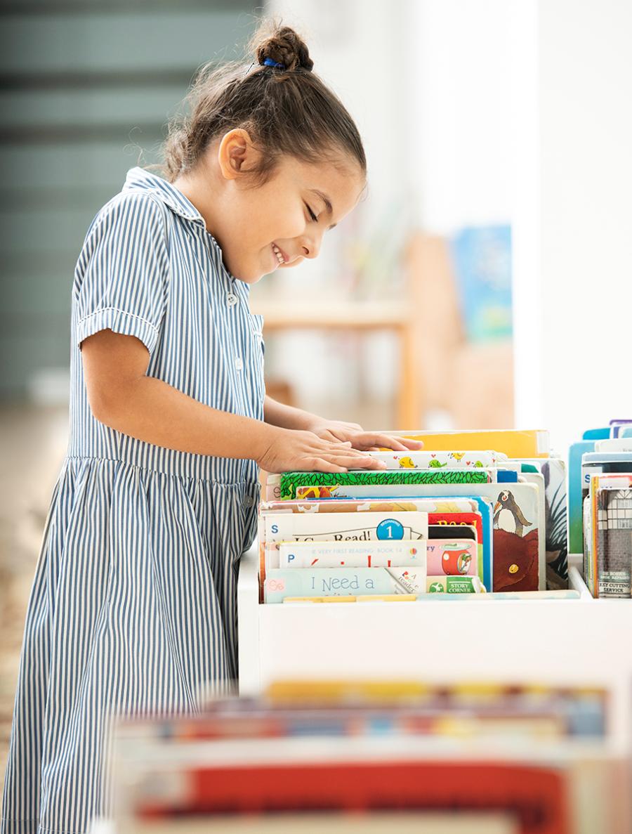girl-library girl-library